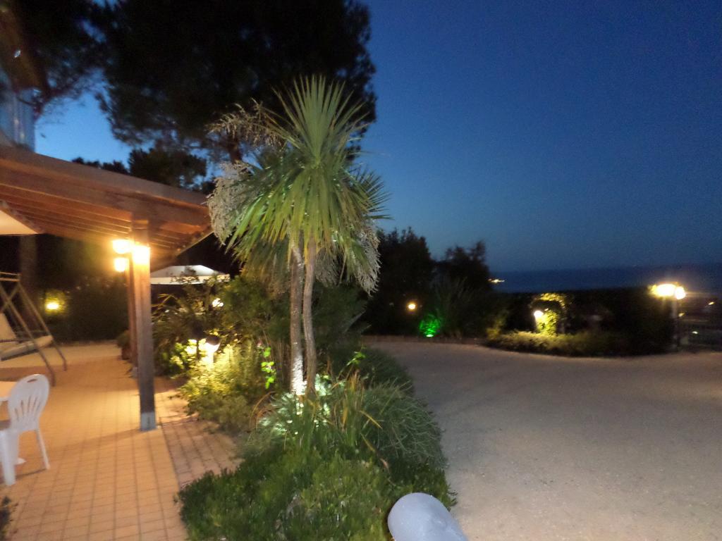 Bed And Breakfast " Il Tesoro Di Mario " Falconara Marittima Extérieur photo