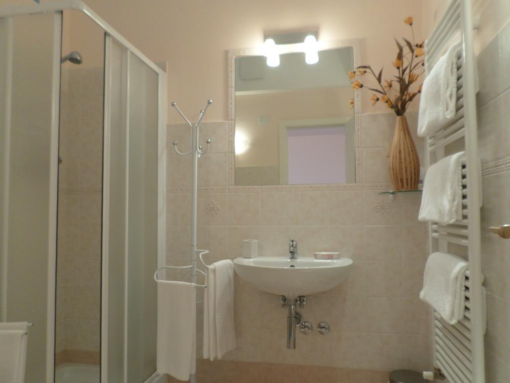 Bed And Breakfast " Il Tesoro Di Mario " Falconara Marittima Chambre photo